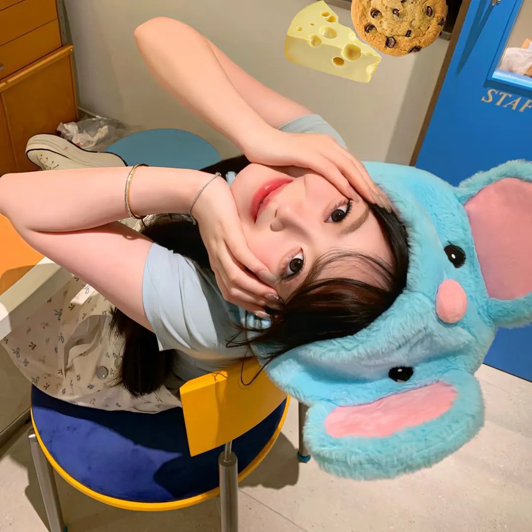 四个孩子走进银行