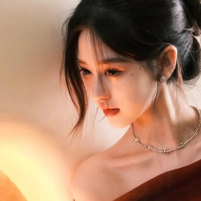 帐棚顶上的马戏团艺人